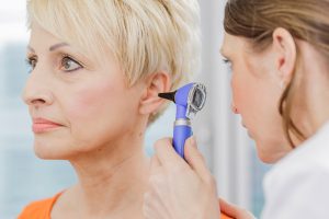 ILLUSTRATION - Eine Aerztin untersucht am 30.03.2015 in einem Behandlungszimmer in Berlin das Ohr einer Patientin mit einem Otoskop. Foto: Monique Wuestenhagen
Usage: Journal Inside
15006_158_007 (2016) Publikationsname / Publikationsnummer / E-Tag TT.MM.JJJJ (optional)

Usage: e-learning  (20180305)
Usage: e-learning  (20180305)
Usage: Online (20181214) 
Usage: SFM_Software (20190828) 
Usage: e-learning  (20210617)
 *** Local Caption *** © Monique Wuestenhagen / dpa Themendienst / picture-alliance